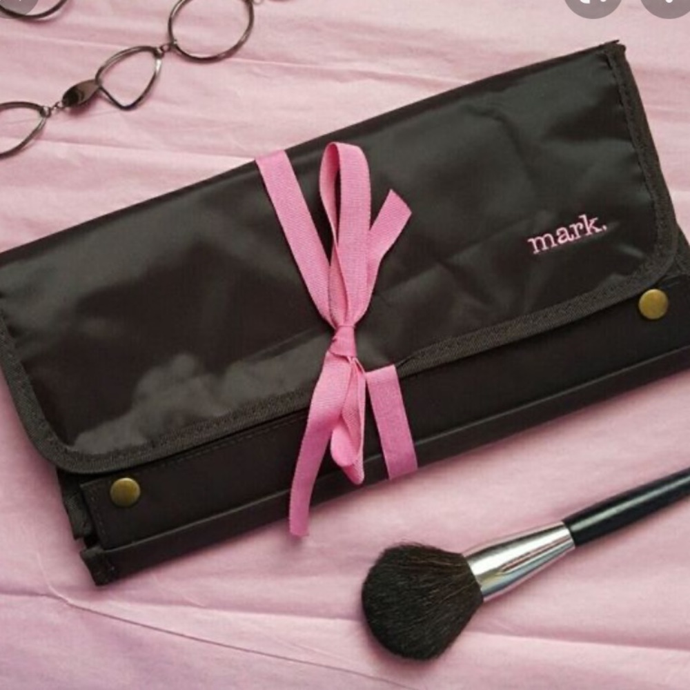 AVON - Mark make-Up Bag